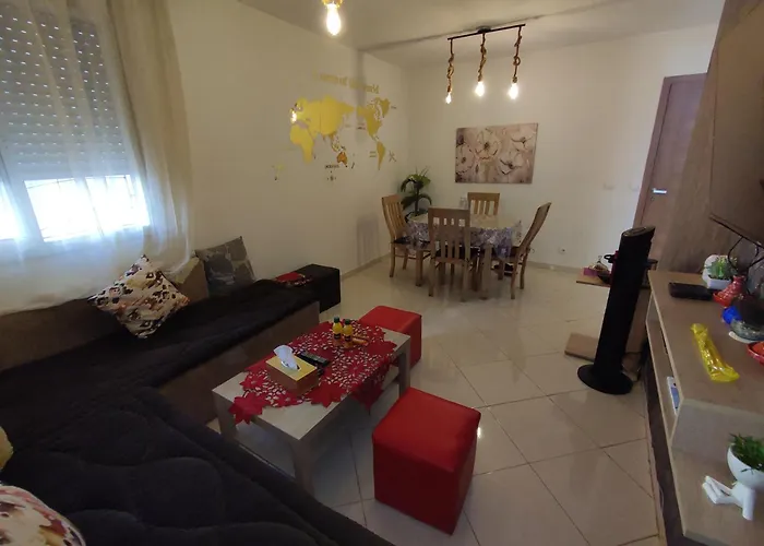 Beautiful Ground-Floor Apartment With Portable Air Conditioning, Parking, And Free Wi-Fi