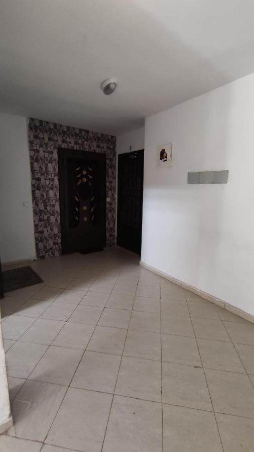 公寓 Beautiful Ground-floor With Portable Air Conditioning, Parking, And Free Wi-fi *