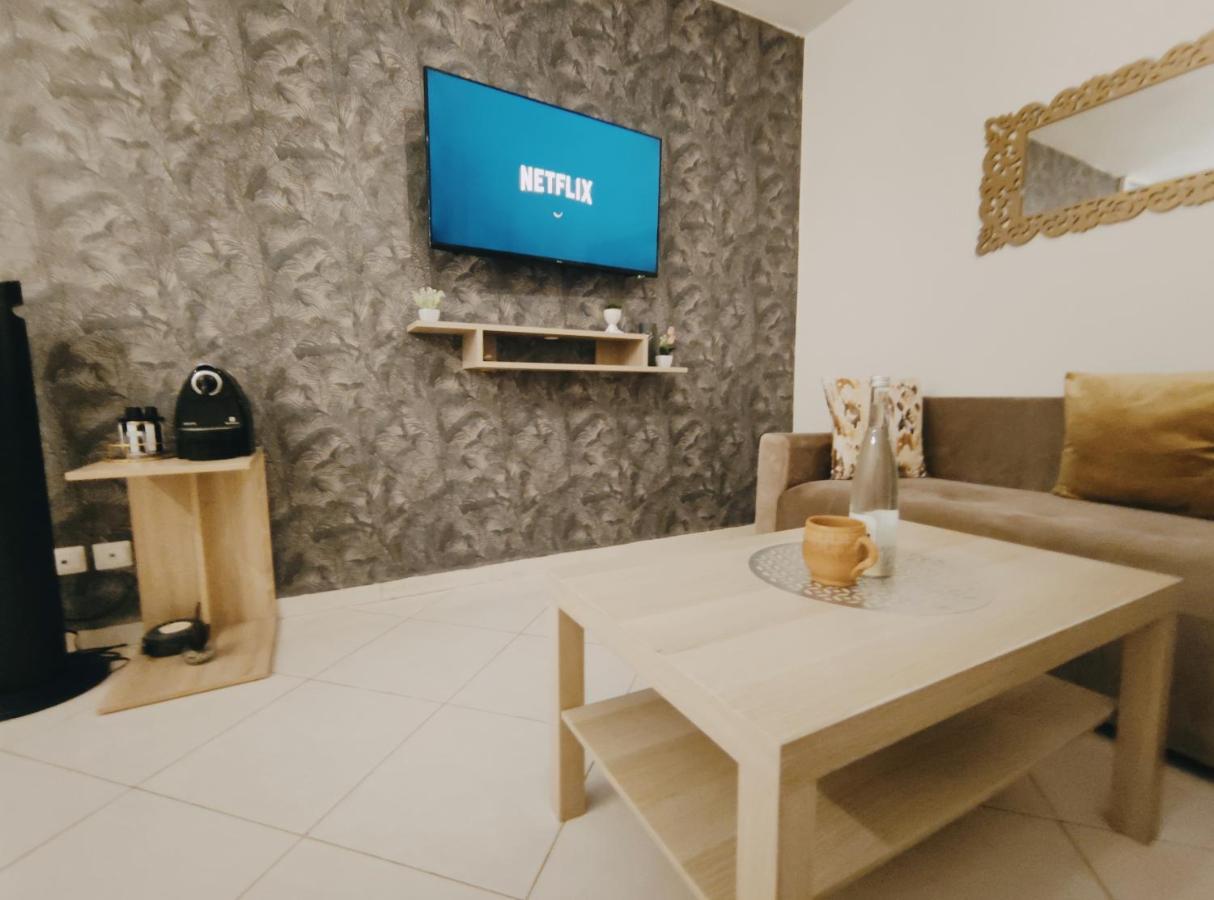 Beautiful Ground-floor With Portable Air Conditioning, Parking, And Free Wi-fi Apartment Casablanca
