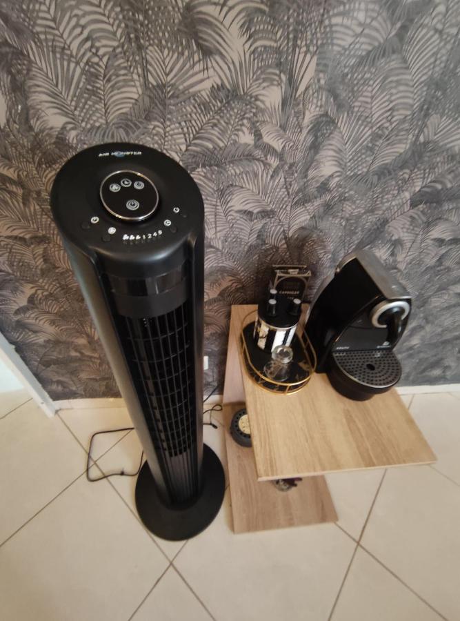 Beautiful Ground-floor With Portable Air Conditioning, Parking, And Free Wi-fi Casablanca