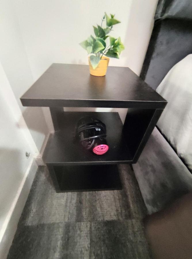 Beautiful Ground-floor With Portable Air Conditioning, Parking, And Free Wi-fi 公寓