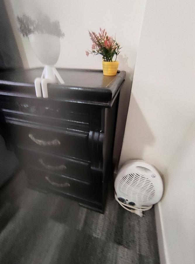 Beautiful Ground-floor With Portable Air Conditioning, Parking, And Free Wi-fi