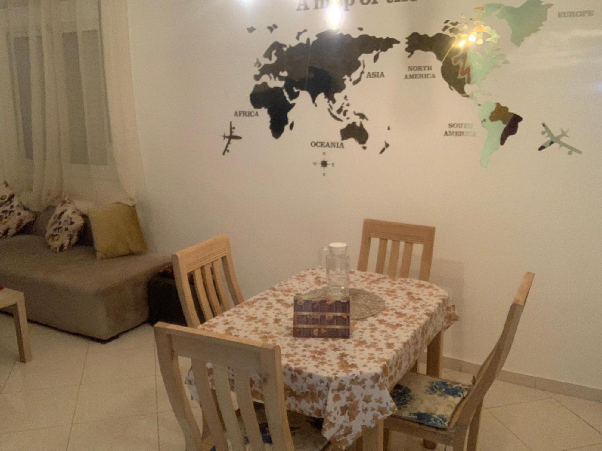 Beautiful Ground-floor With Portable Air Conditioning, Parking, And Free Wi-fi *