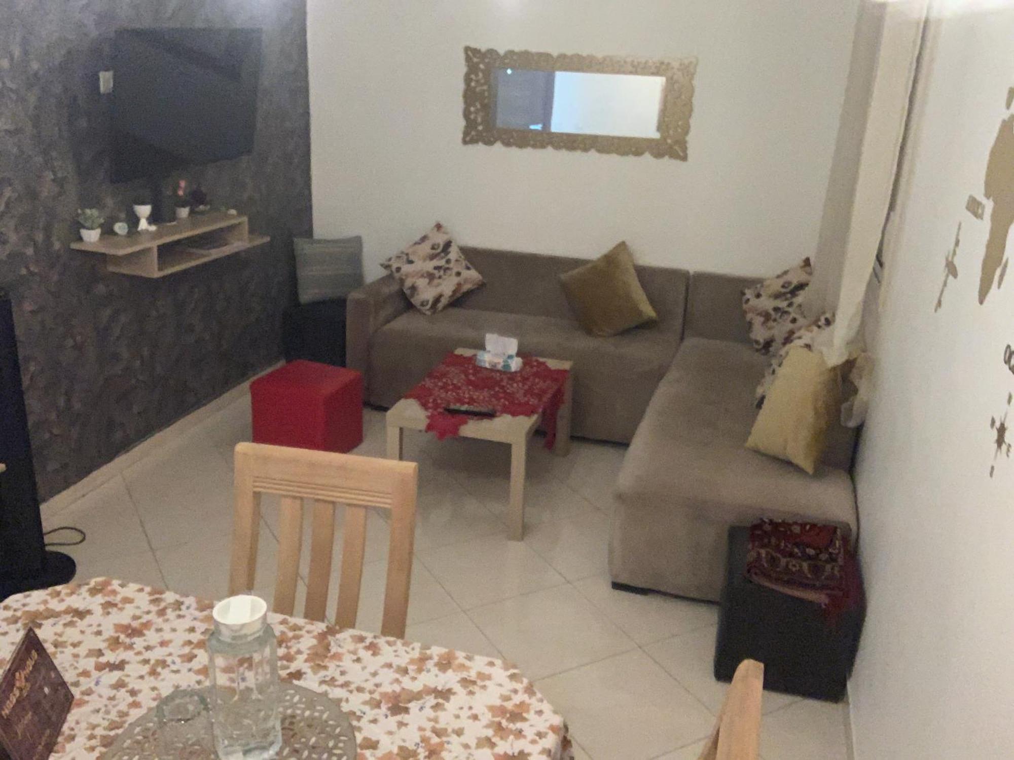 Beautiful Ground-floor With Portable Air Conditioning, Parking, And Free Wi-fi 公寓 *