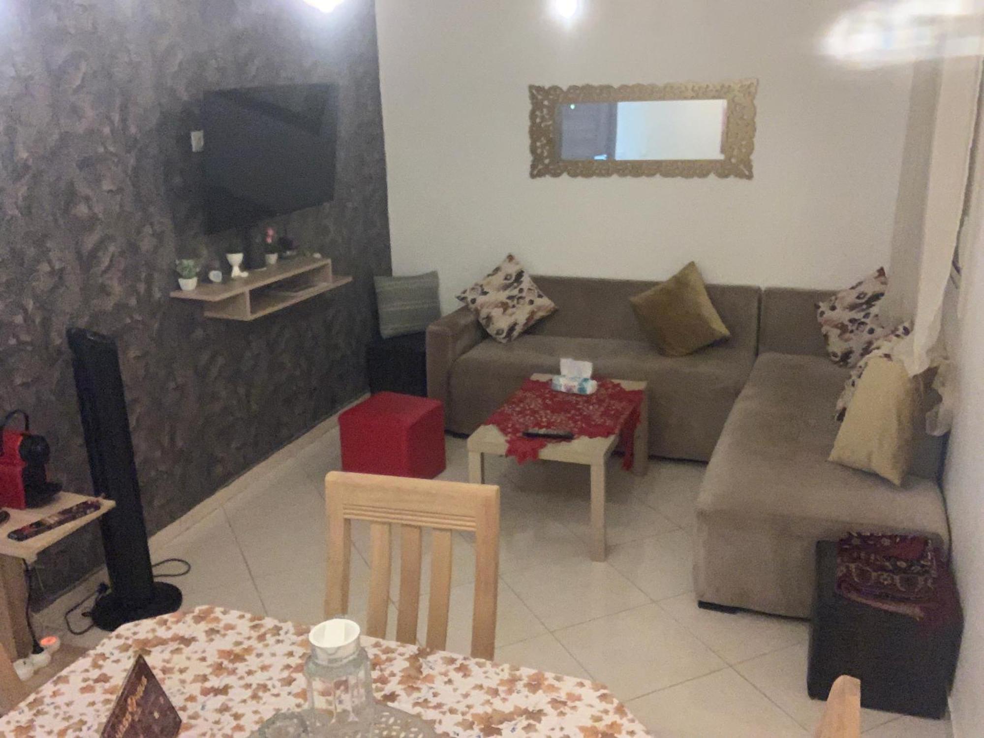 Beautiful Ground-floor With Portable Air Conditioning, Parking, And Free Wi-fi 公寓