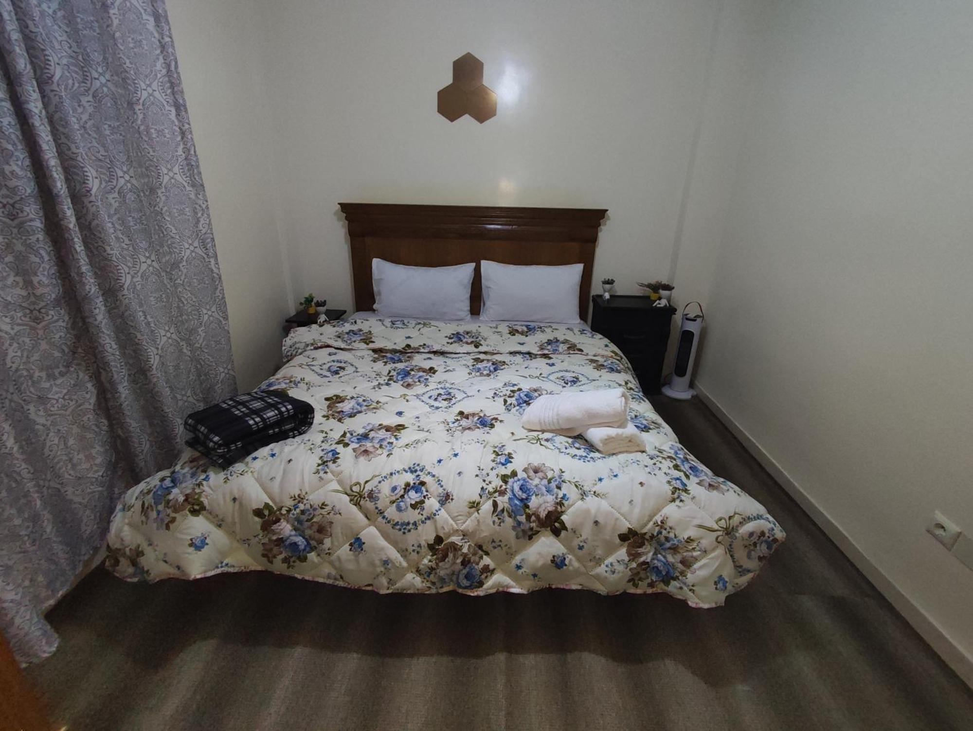 Beautiful Ground-floor With Portable Air Conditioning, Parking, And Free Wi-fi *