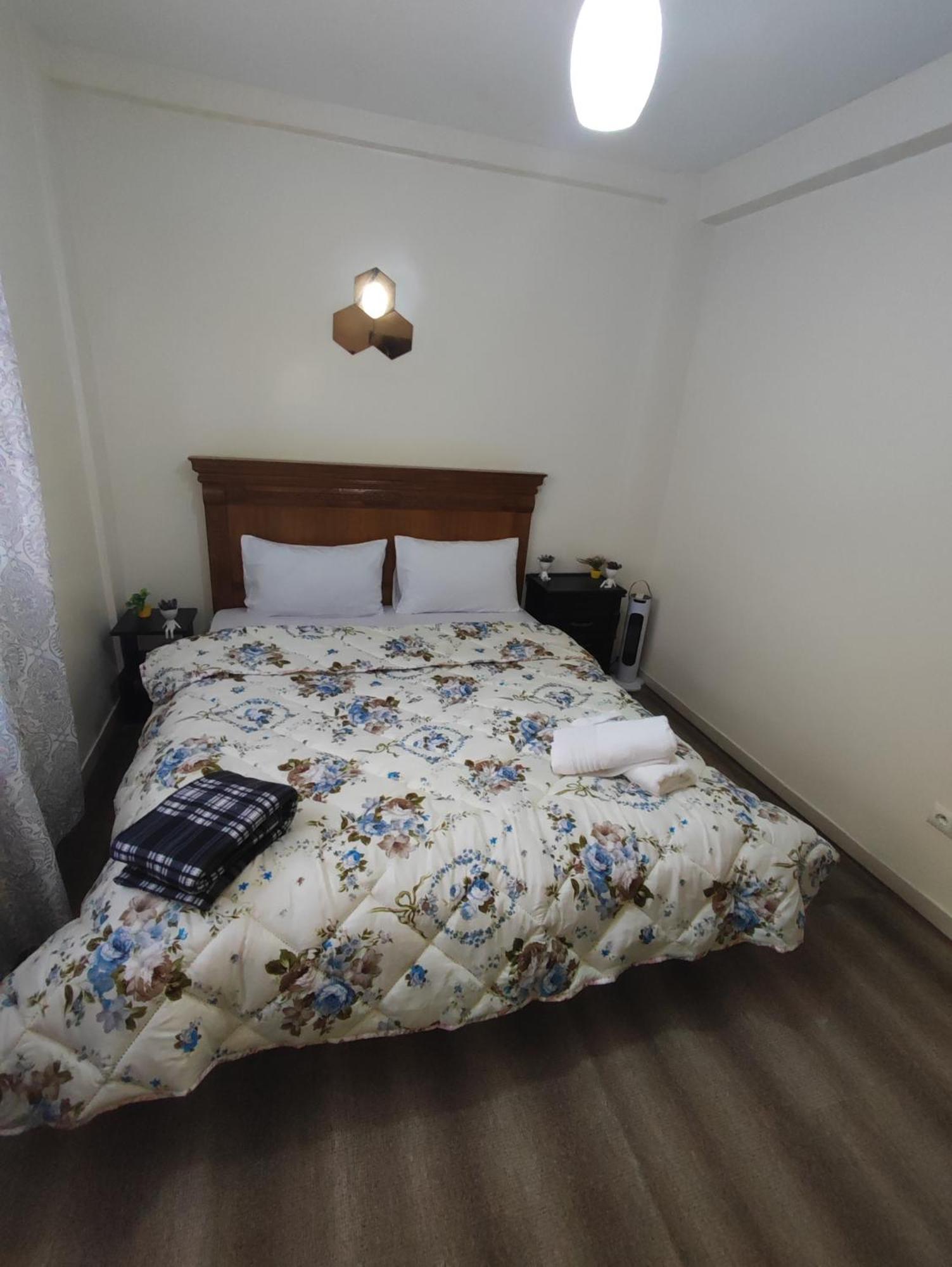 Beautiful Ground-floor With Portable Air Conditioning, Parking, And Free Wi-fi