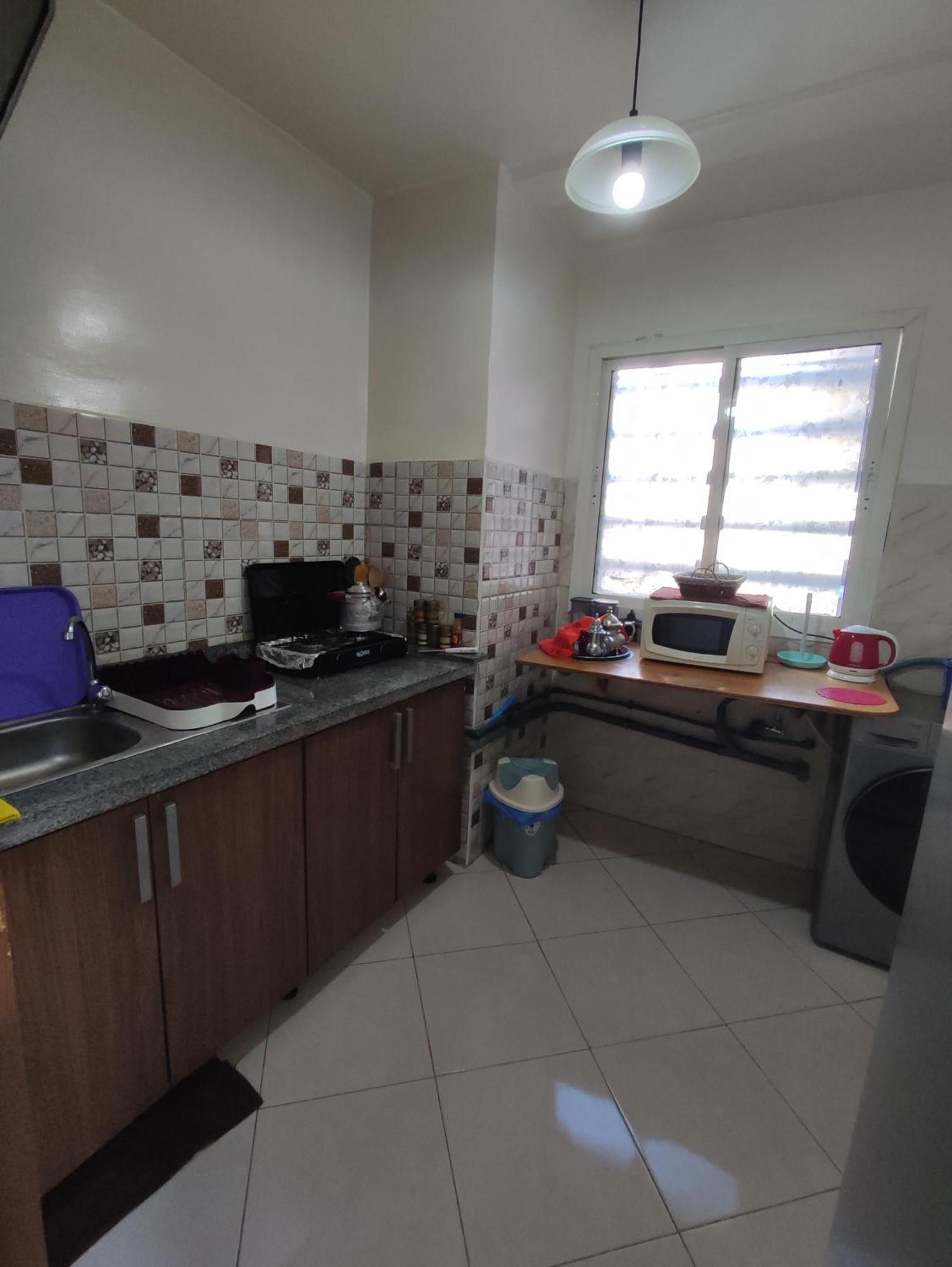 Apartment Beautiful Ground-floor With Portable Air Conditioning, Parking, And Free Wi-fi *