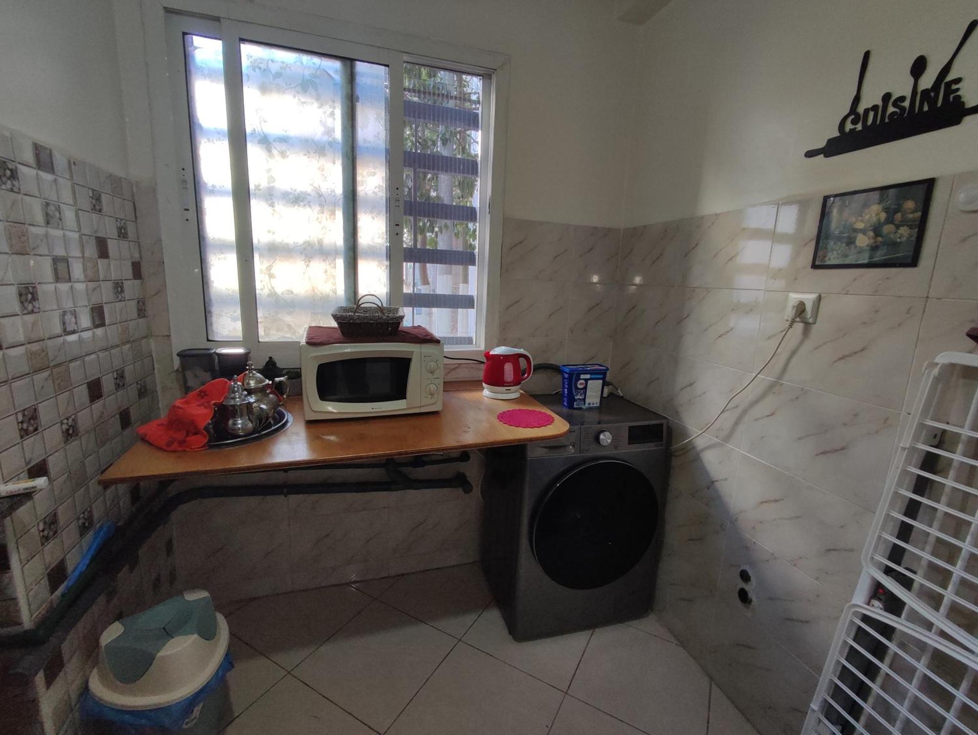 Beautiful Ground-floor With Portable Air Conditioning, Parking, And Free Wi-fi *